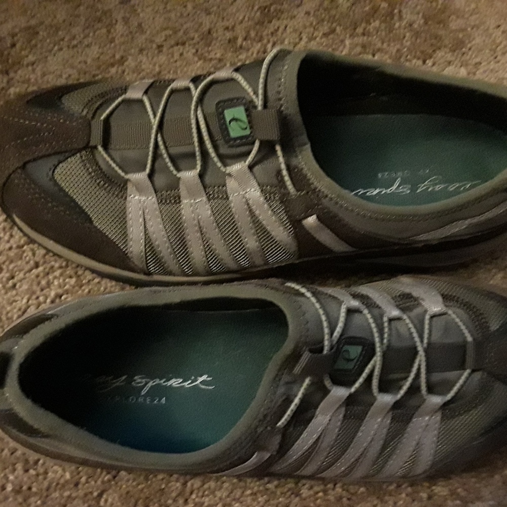 Ladies Easy Spirit- Size 10- Explore 24 Shoes